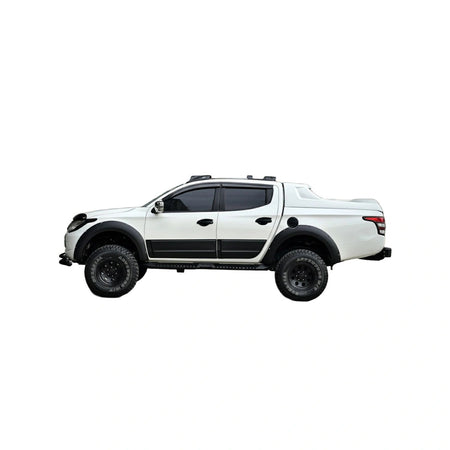 Kit de Molduras de Carrocería Apex Aero Design de 4 Piezas (Negro Brillante) – Protección y Estilo para Mitsubishi L200 (2015-2018)