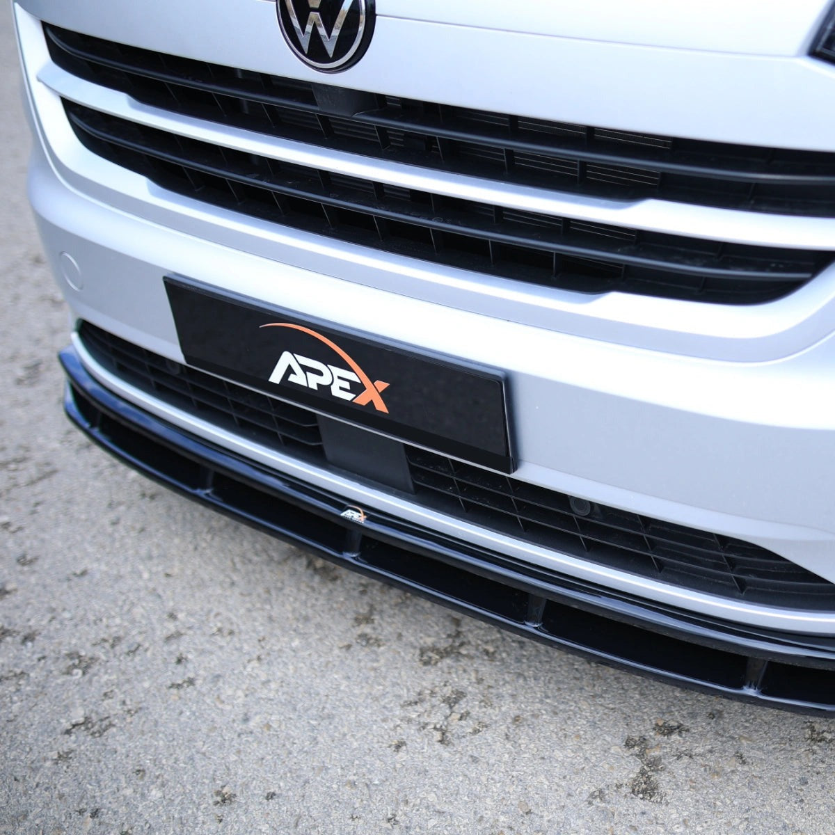 Splitter Delantero Apex Aero Design de 2 Piezas (Negro Brillante) – Mejora Aerodinámica para Volkswagen Transporter T7 (2022+)