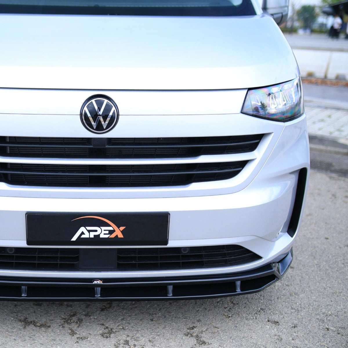 Splitter Delantero Apex Aero Design de 2 Piezas (Negro Brillante) – Mejora Aerodinámica para Volkswagen Transporter T7 (2022+)