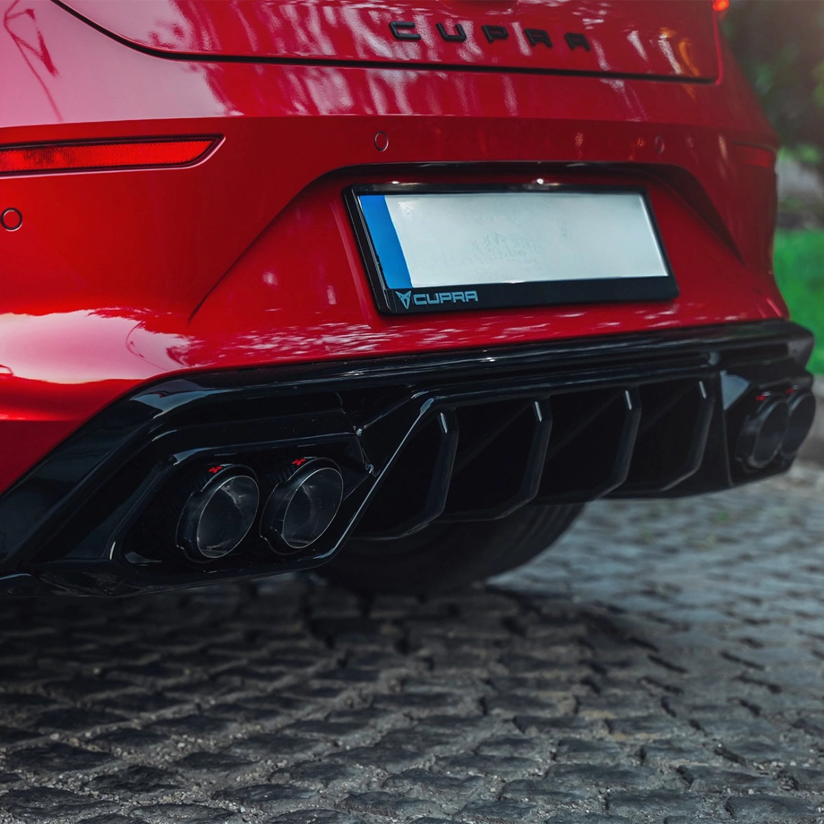 Difusor Trasero Apex Aero Design Negro Brillante (ABS) – Estilo Deportivo para Cupra Leon Mk1 (2020-2024)