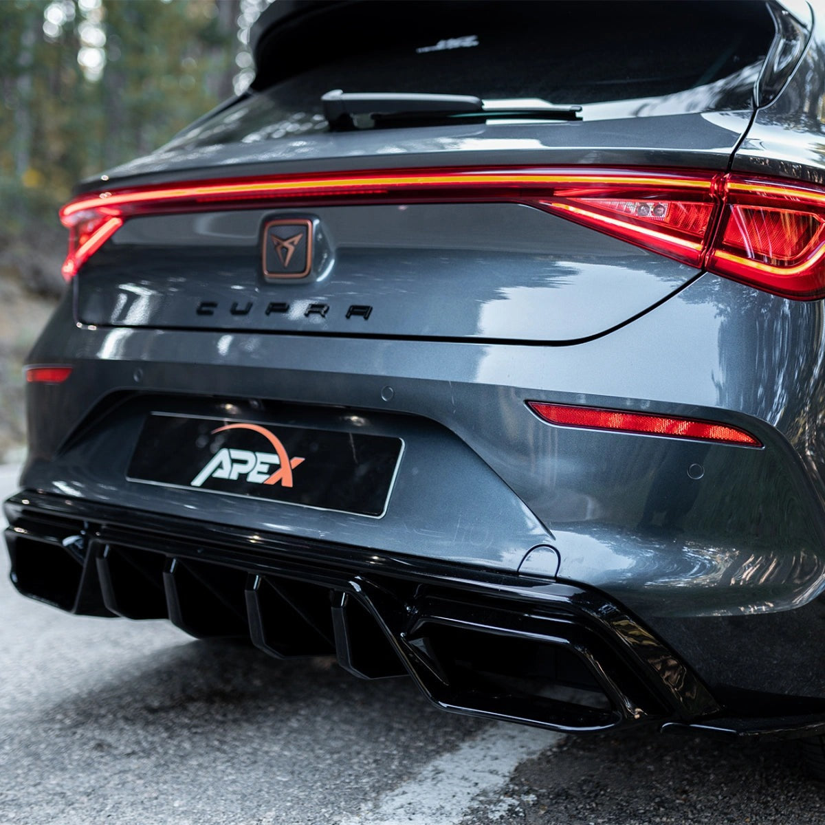 Difusor Trasero Apex Aero Design Negro Brillante (ABS) – Estilo Deportivo para Cupra Leon Mk1 (2020-2024)