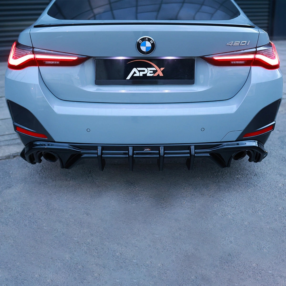 Difusor Trasero Apex Aero Design G26-RV (Negro Brillante) – Estilo Racing para BMW Serie 4 G26 Gran Coupé (2021+)