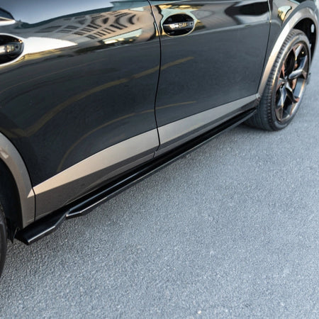Taloneras Laterales Apex Aero Design Negro Brillante (Set de 2 Piezas) – Mejora de Estilo para Cupra Formentor (2020-2024+)