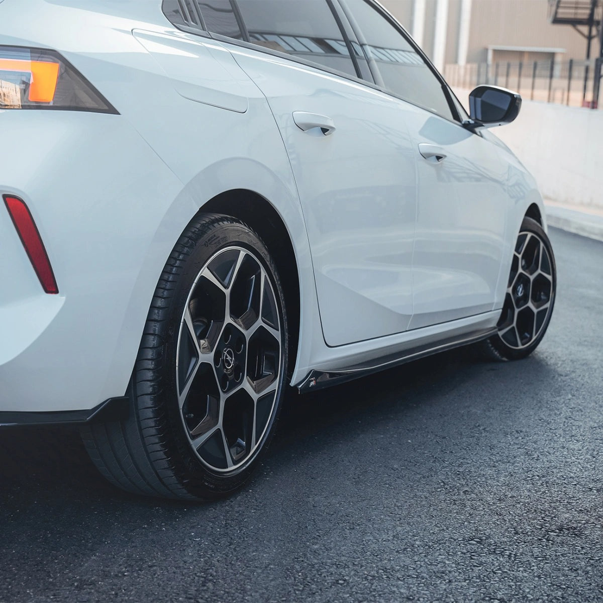 Apex Aero Design Starter Set Side Skirts (2 Pieces, Gloss Black) – Styling Upgrade for Opel Astra L (2020+)