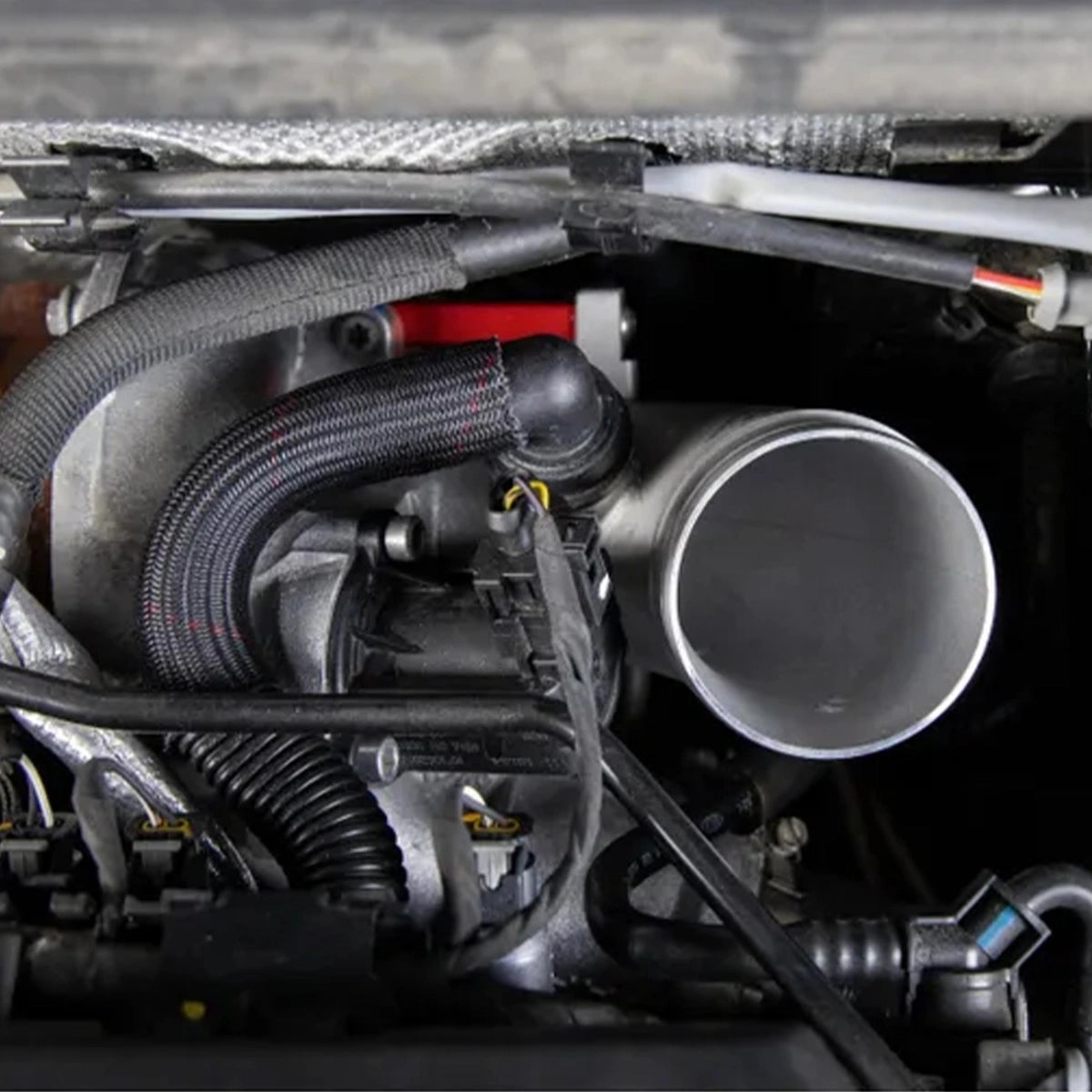 Tubo de Admisión de Turbo Mishimoto VW GTI/Golf/R & Audi A3 1.8T/2.0T MQB 2015+ - Mishimoto